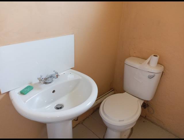 2 BEDROOM HOUSE FOR SALE IN UMLAZI A